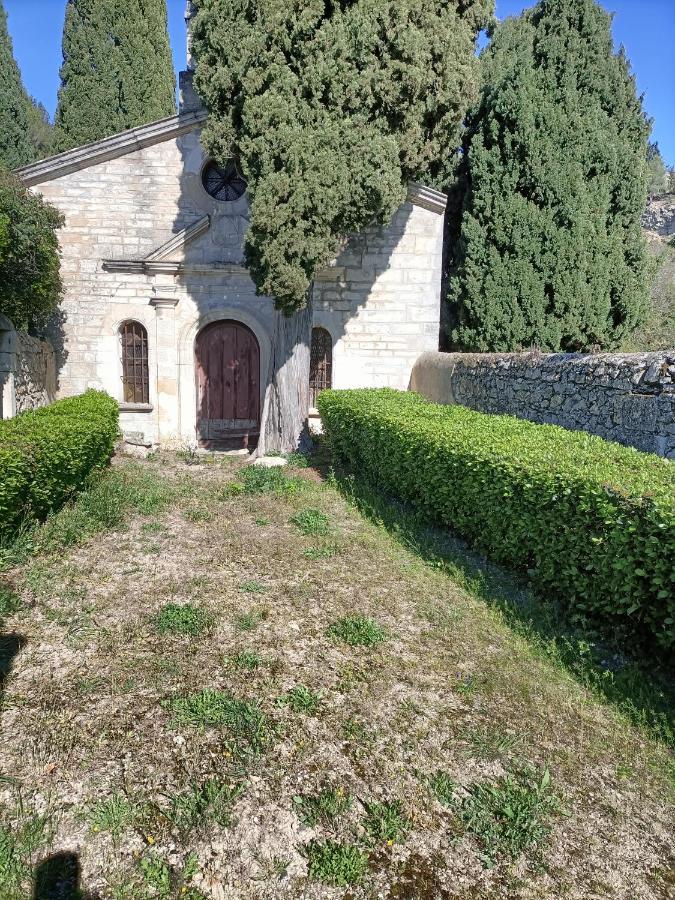 A Deux Pas D'Avignon Villa Aramon Exteriör bild