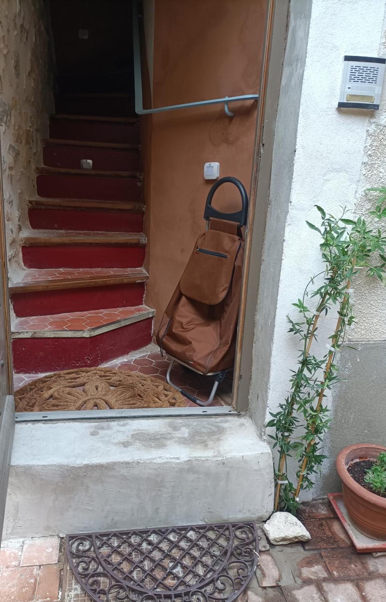 A Deux Pas D'Avignon Villa Aramon Exteriör bild